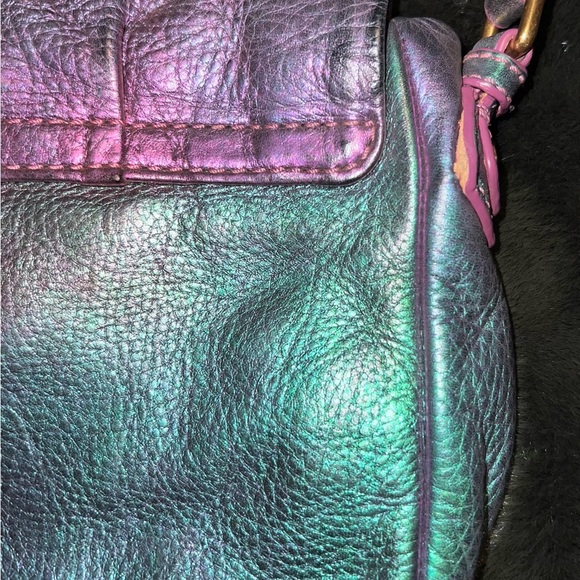 Marc Jacobs iridescent leather crossbody bag - Picture 7 of 8